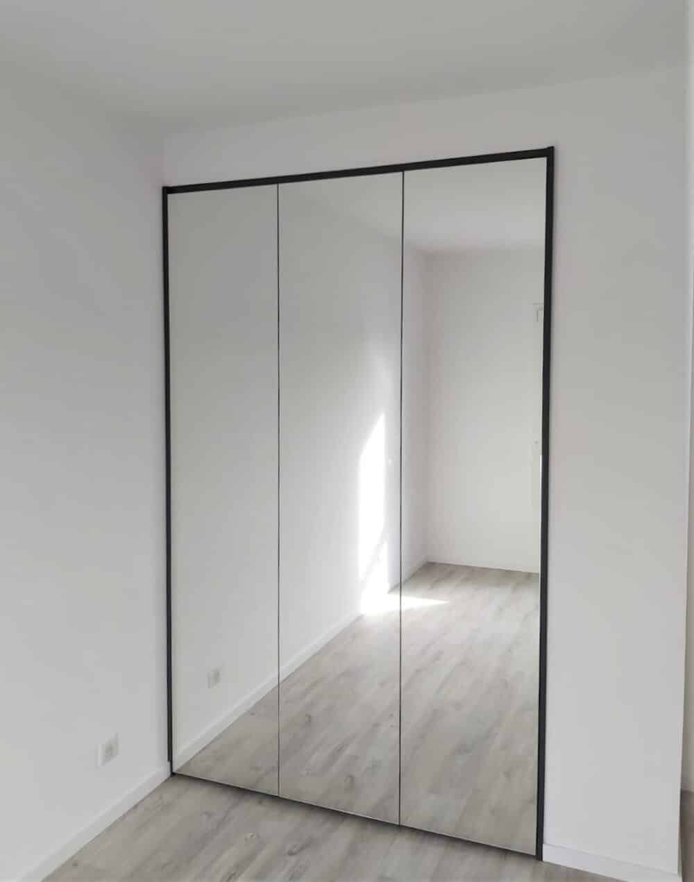 Placard chambre sur mesure portes miroirs