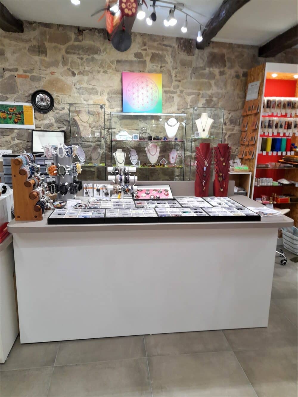 Comptoir sur mesure boutique Autour des Pierres