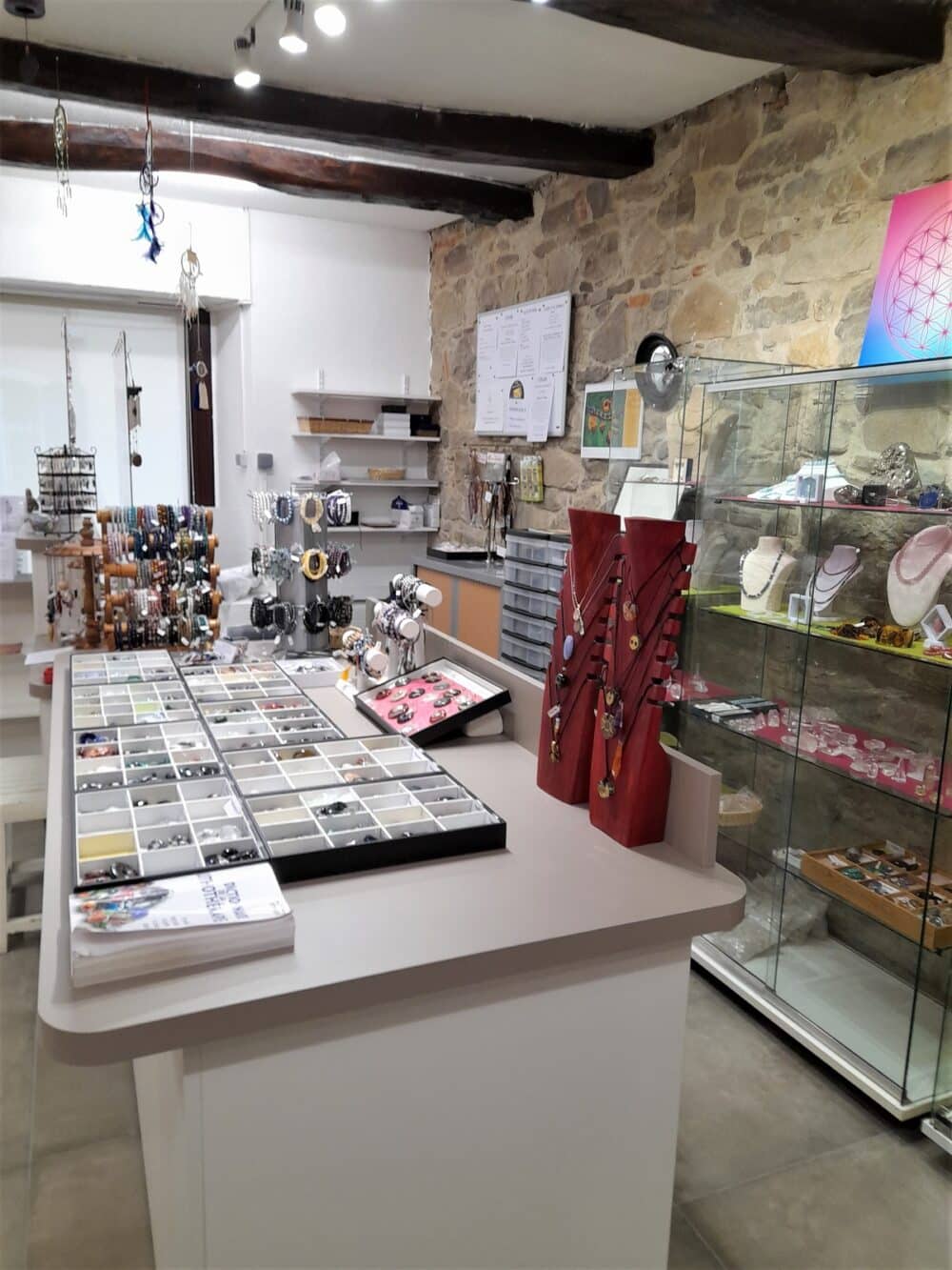 Comptoir sur mesure boutique Autour des Pierres à Mulhouse