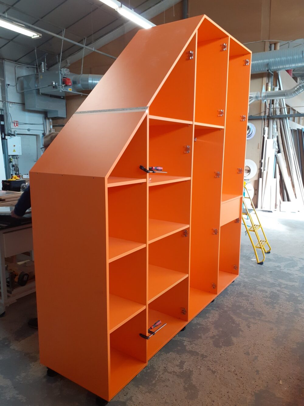 Placard sur mesure à pan coupé 1