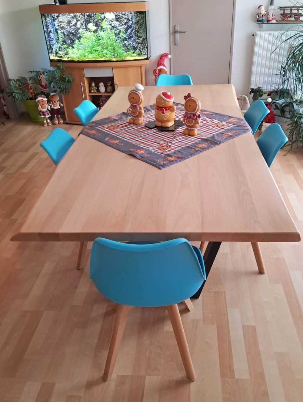 table sur mesure en hêtre massif finition vernis mat